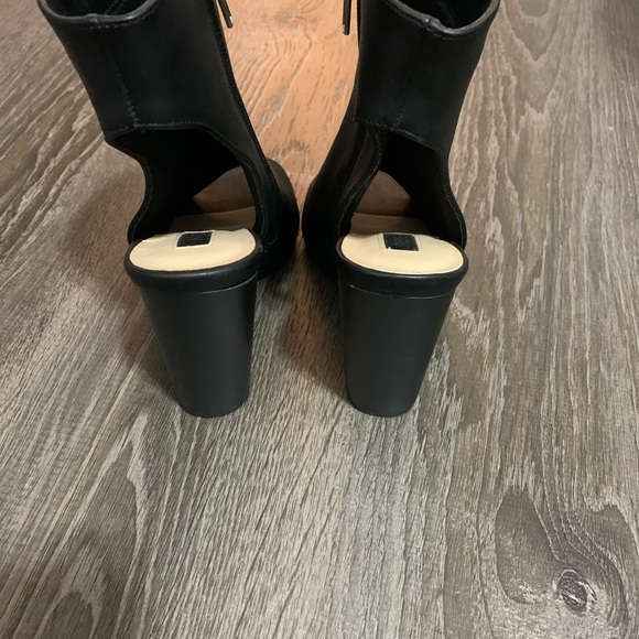Black ankle booties - Picture 3 of 3